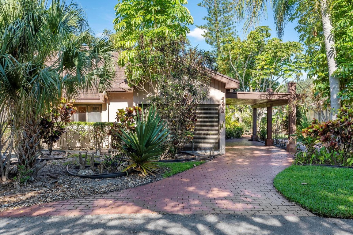 4673 Fountains Drive