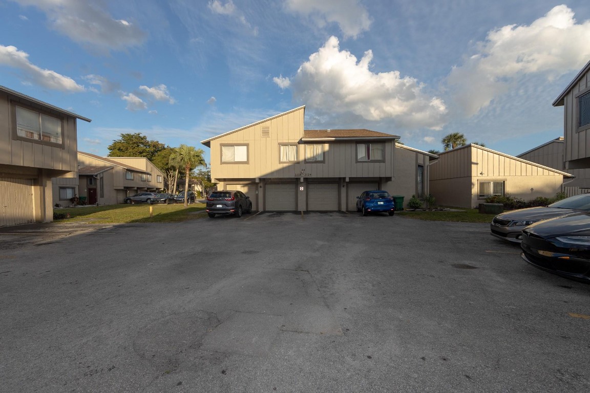 2114 NW 58th Ave Unit: 23c