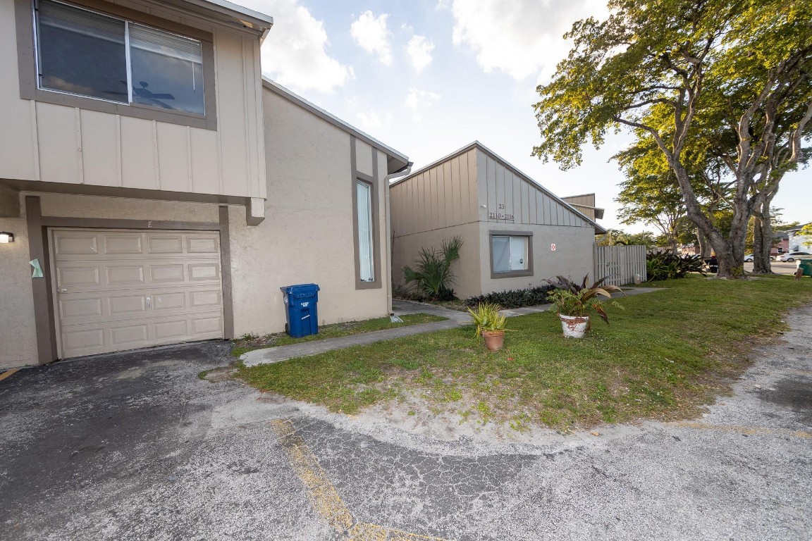 2114 NW 58th Ave Unit: 23c