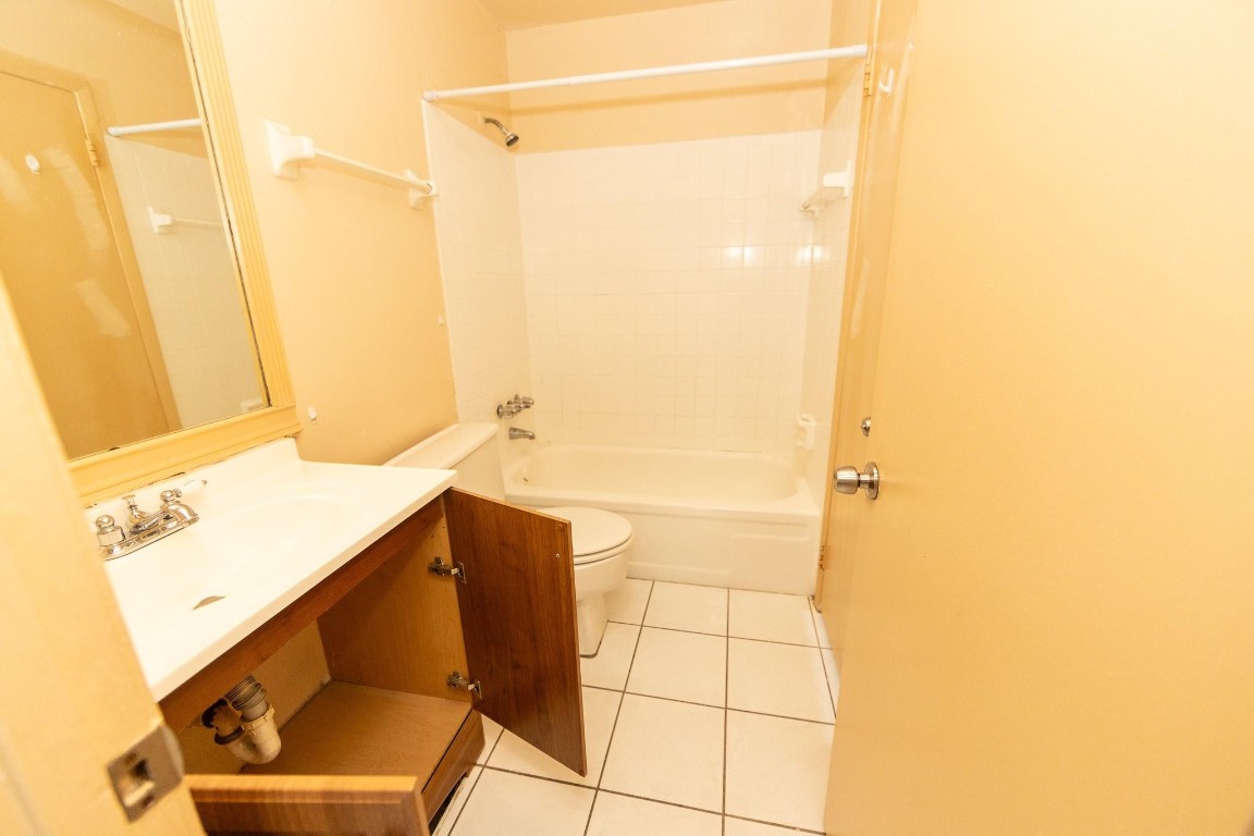 2114 NW 58th Ave Unit: 23c