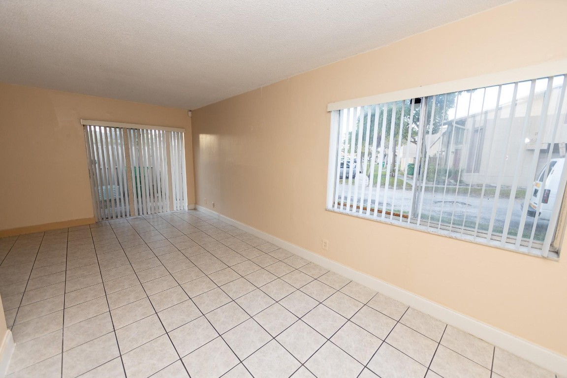 2114 NW 58th Ave Unit: 23c