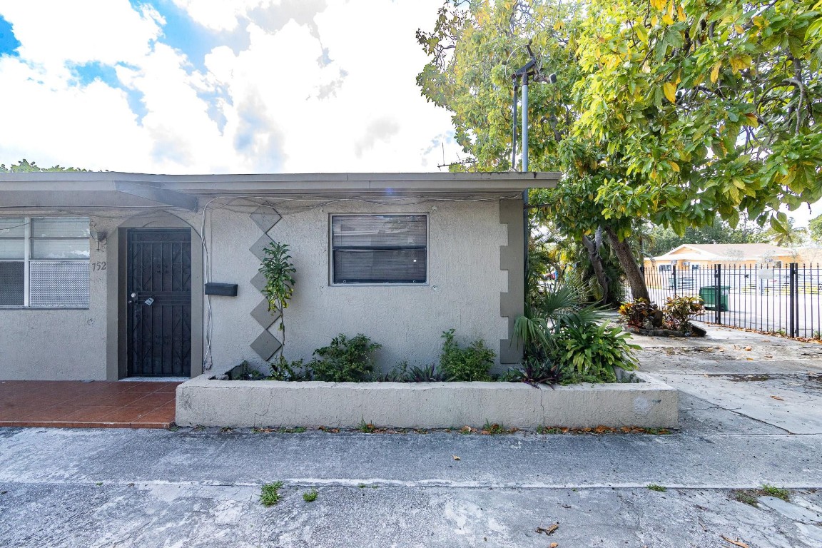 752 NW 80th St