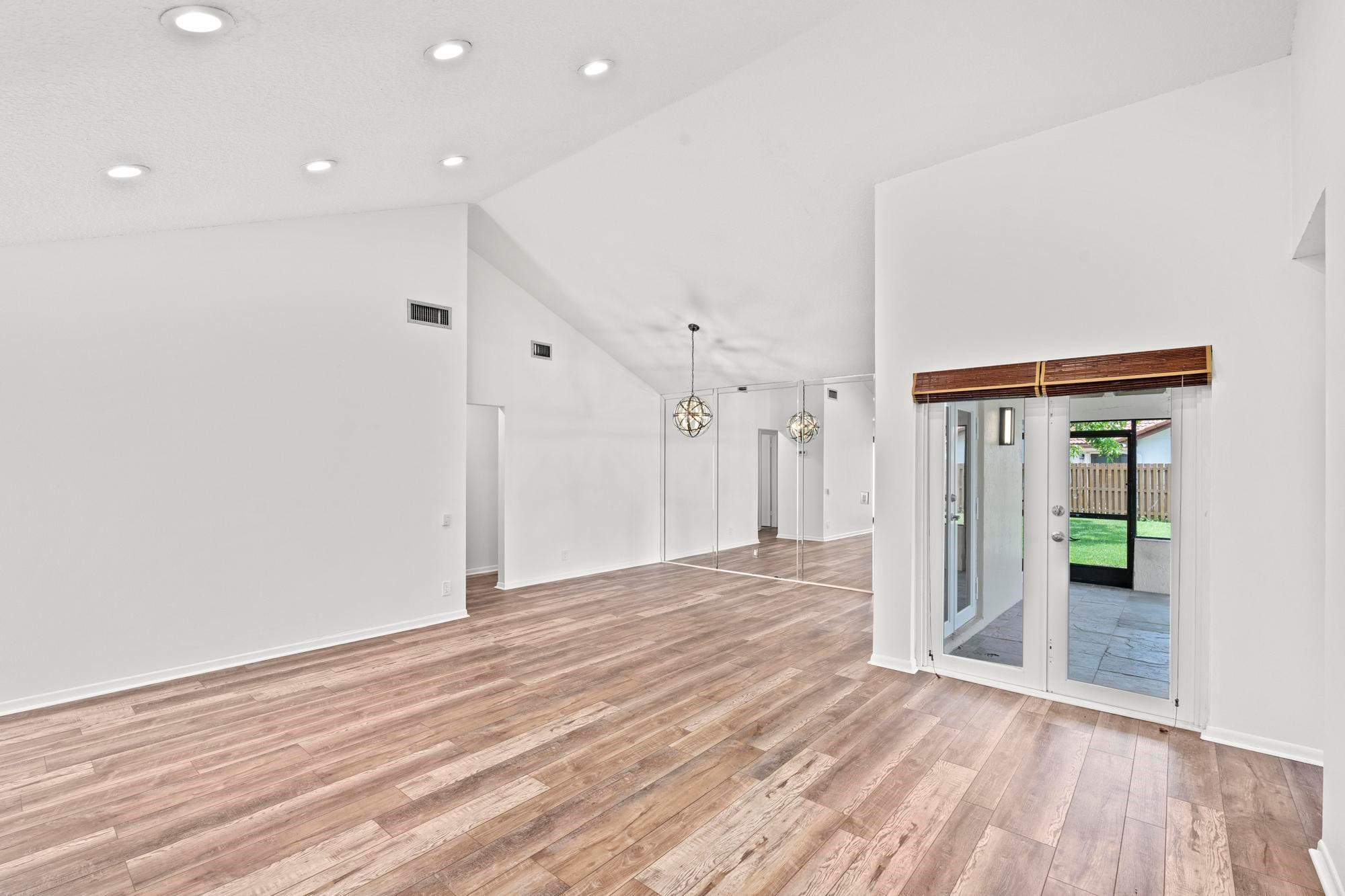 2385 Tallahassee