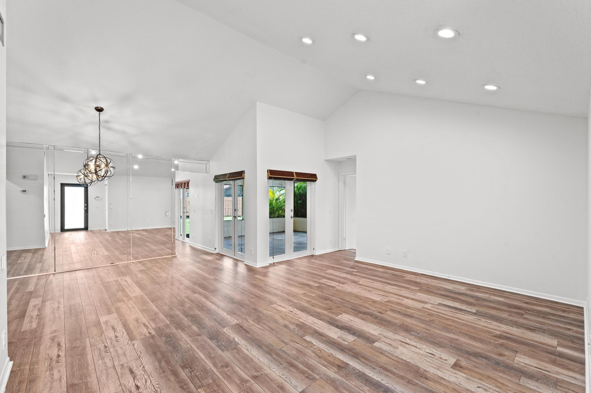 2385 Tallahassee