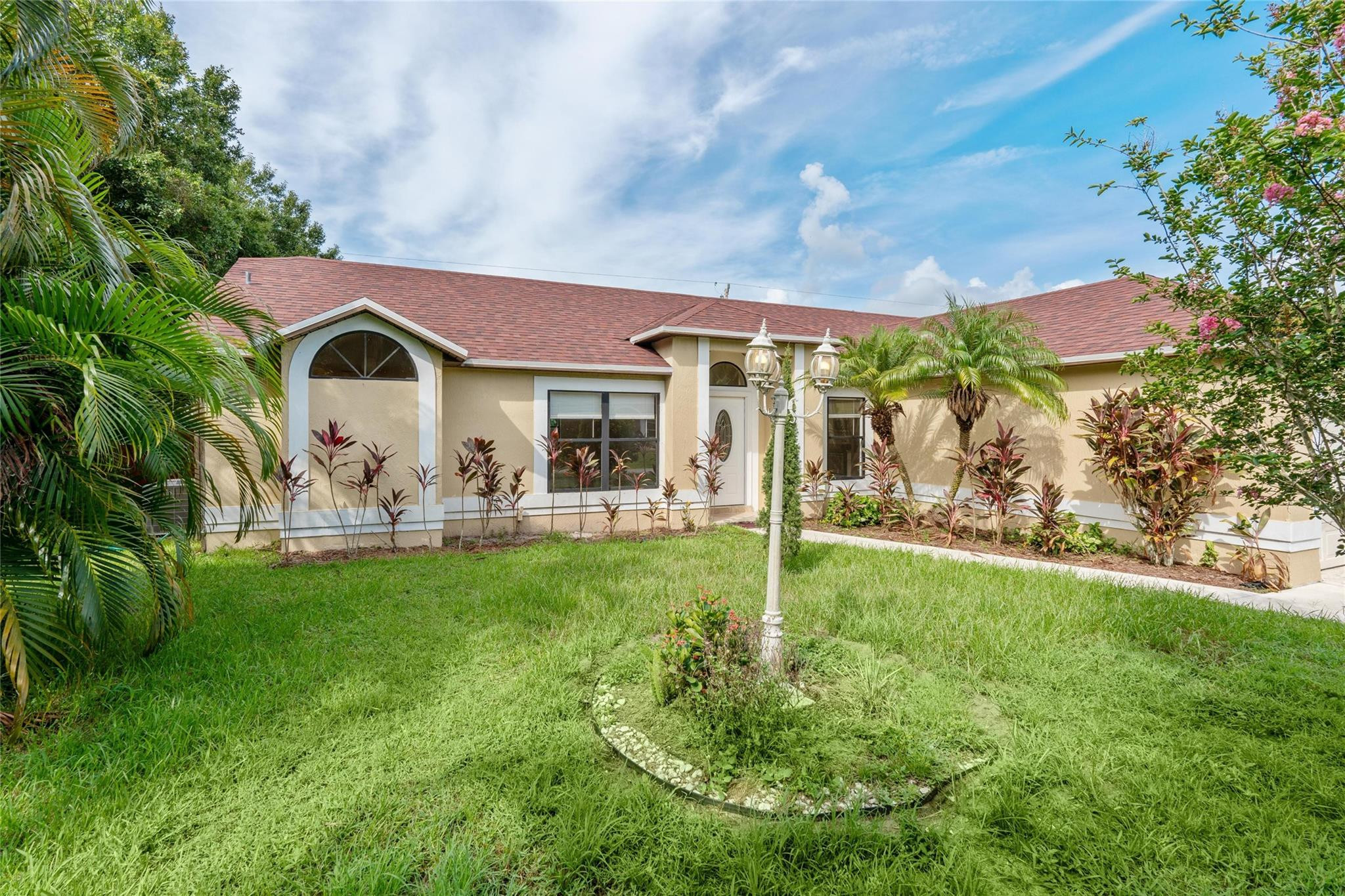 1822 SW Cecelia Ln