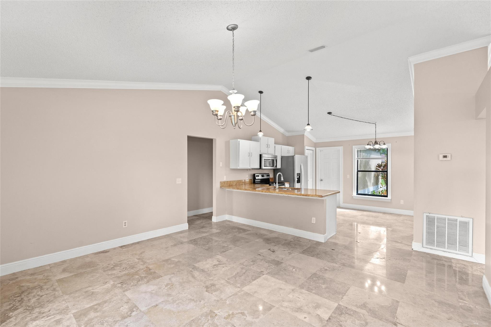 1822 SW Cecelia Ln