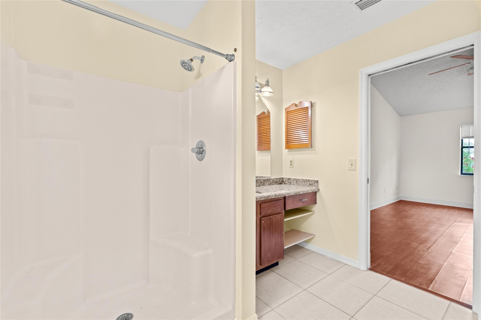 1822 SW Cecelia Ln