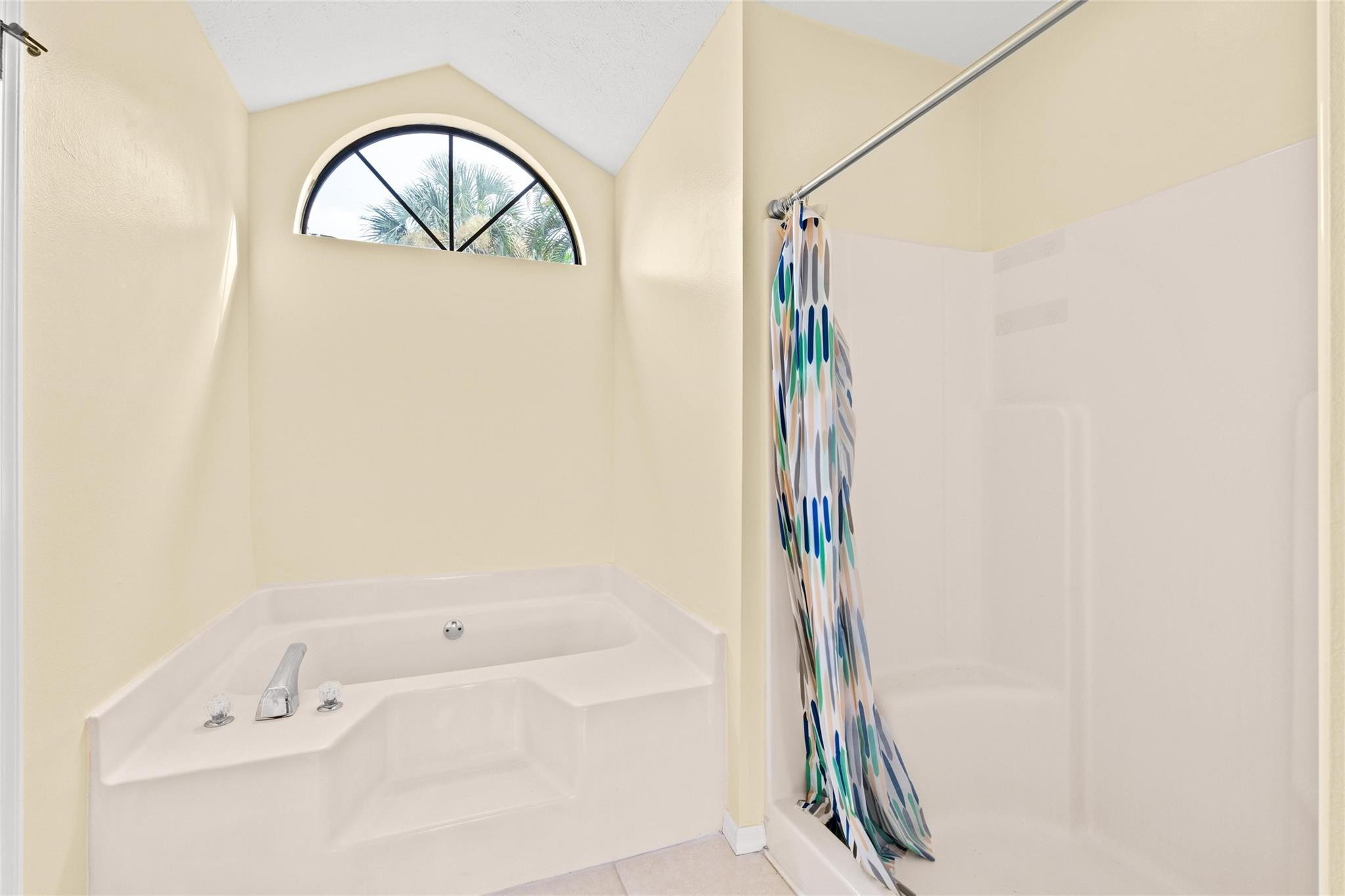 1822 SW Cecelia Ln
