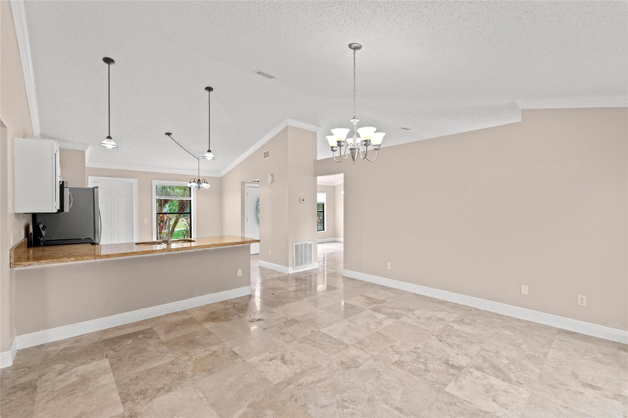 1822 SW Cecelia Ln