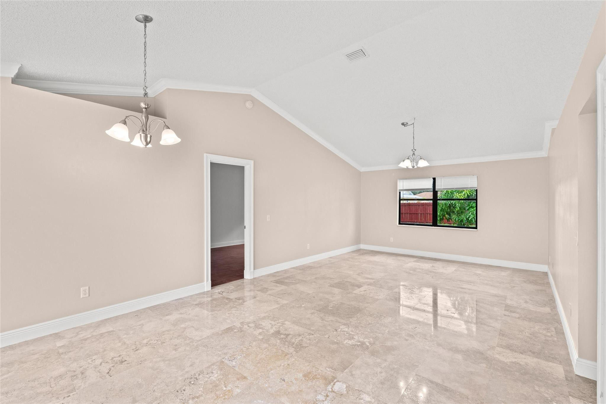 1822 SW Cecelia Ln