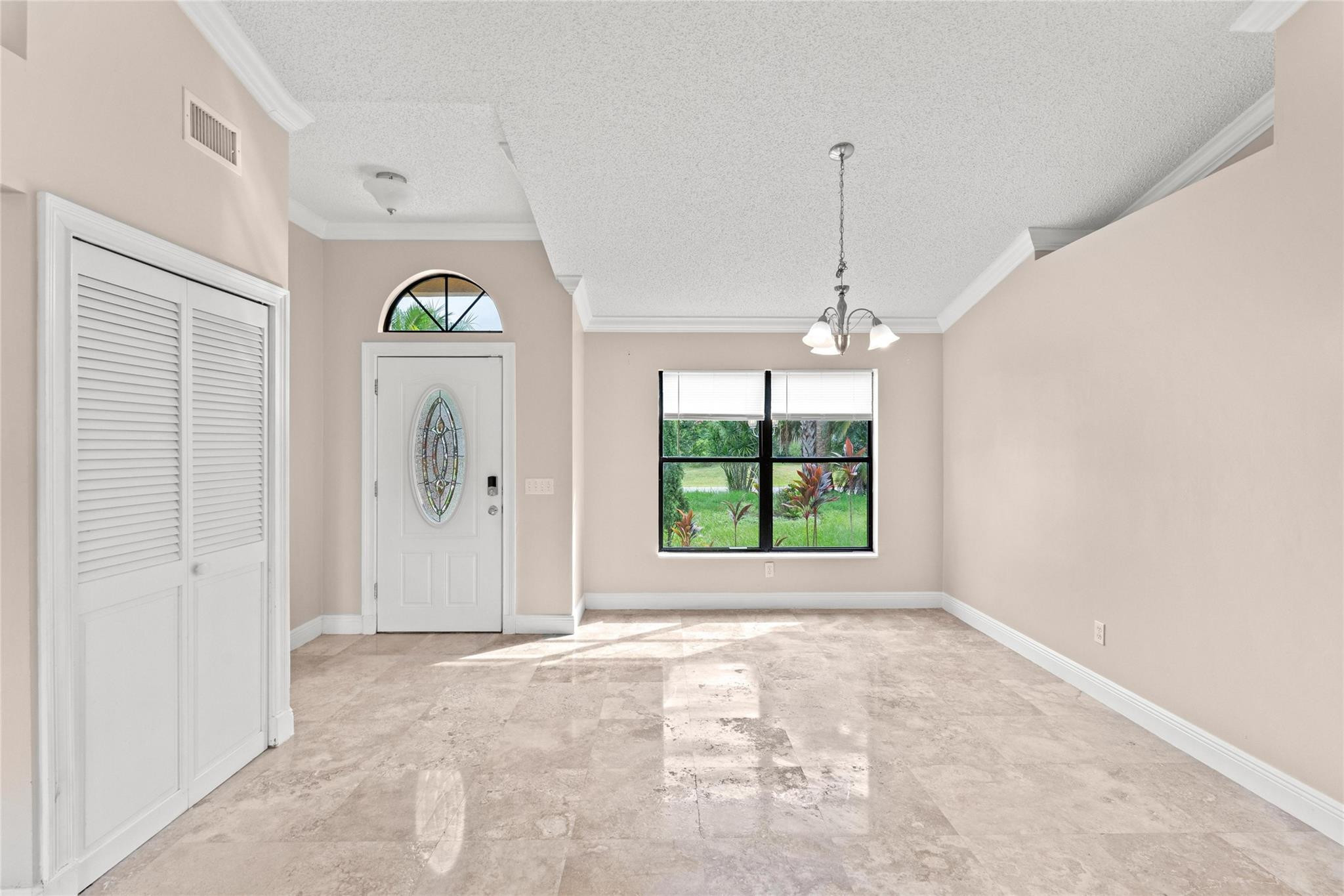 1822 SW Cecelia Ln