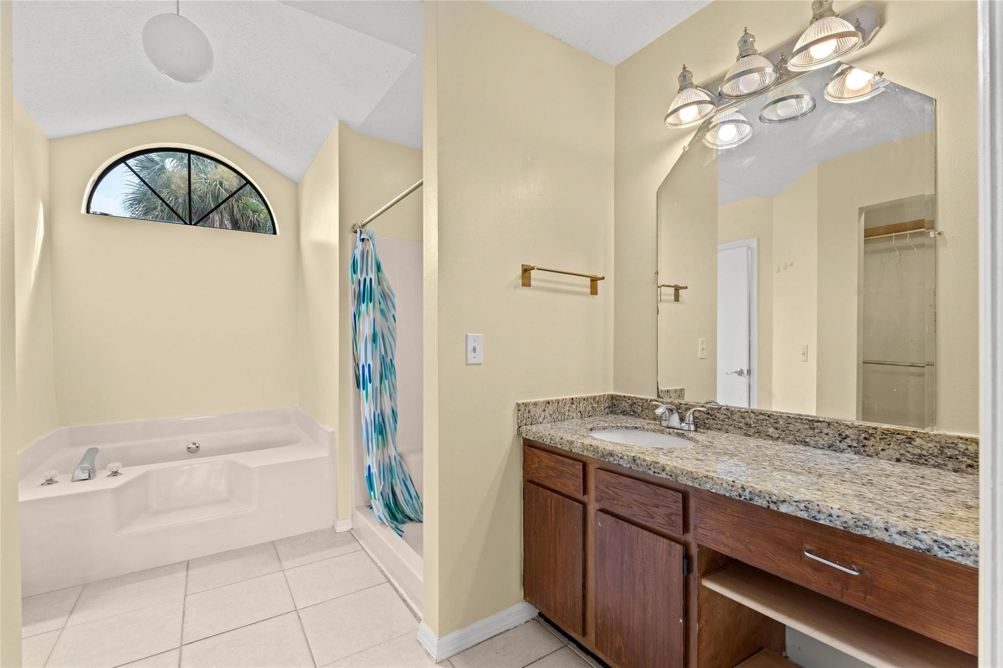 1822 SW Cecelia Ln