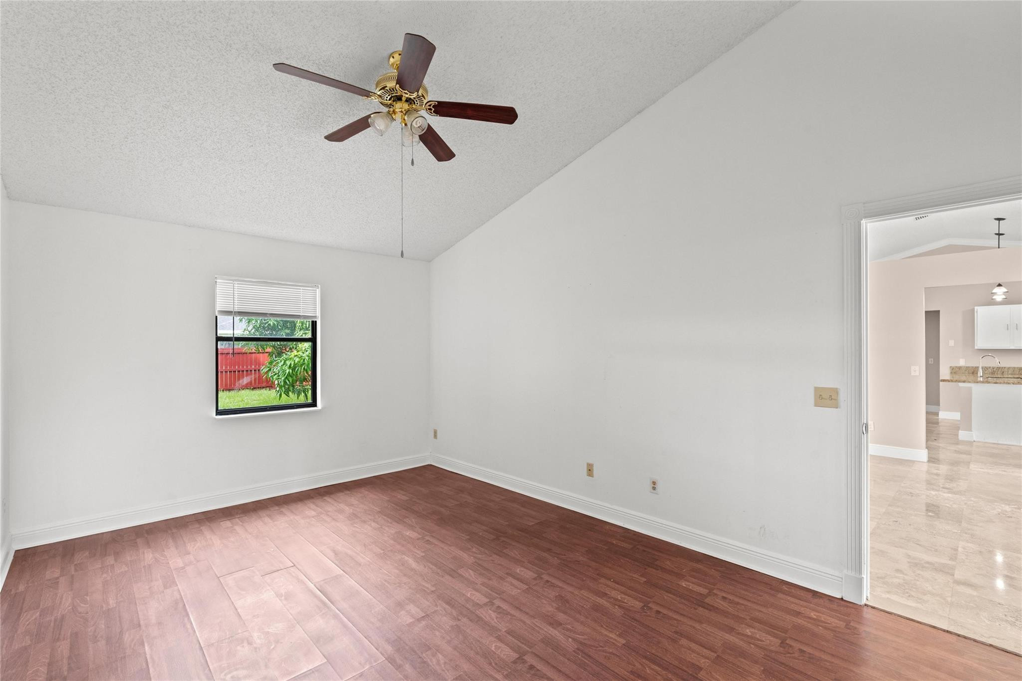 1822 SW Cecelia Ln