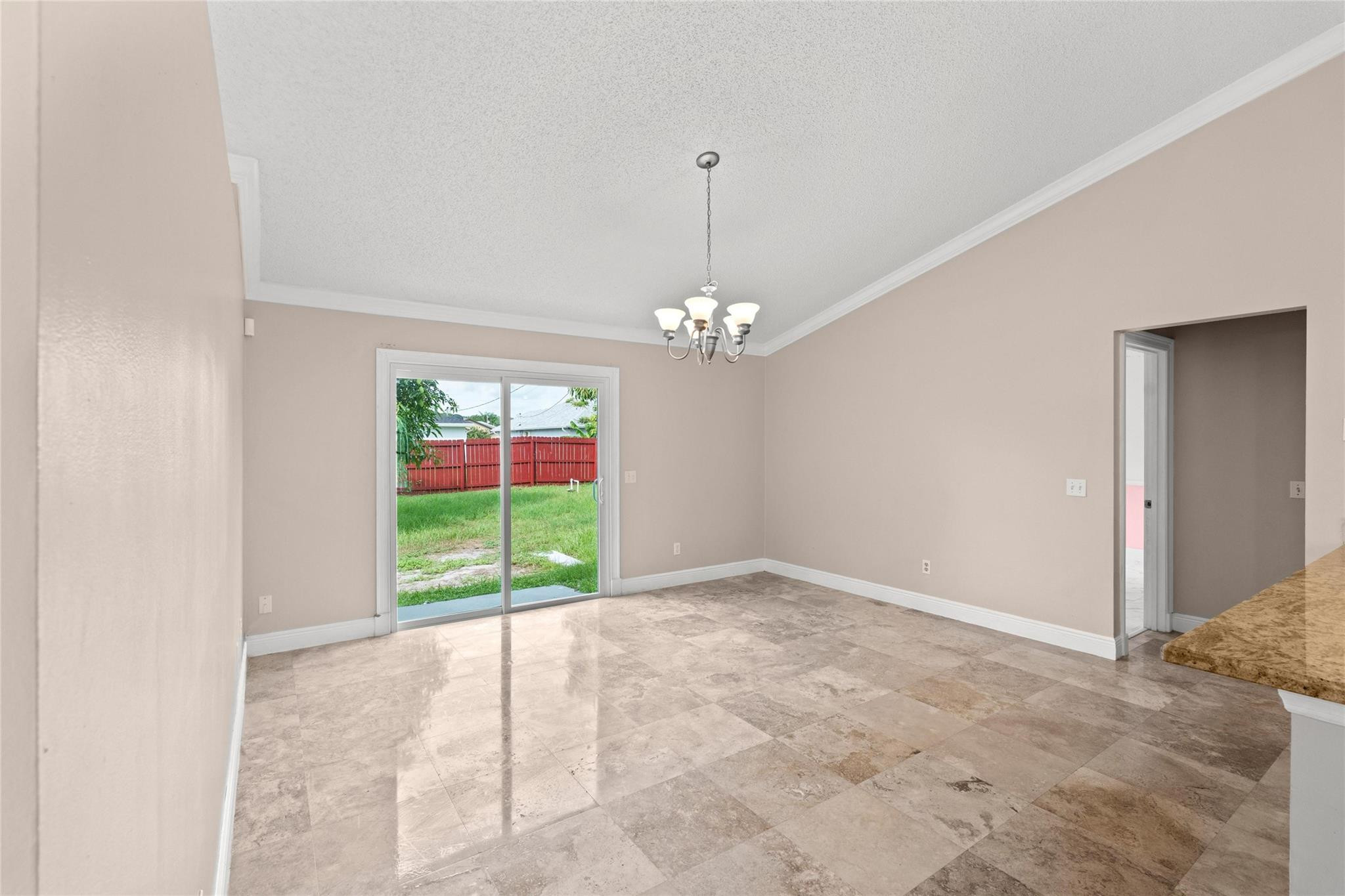 1822 SW Cecelia Ln