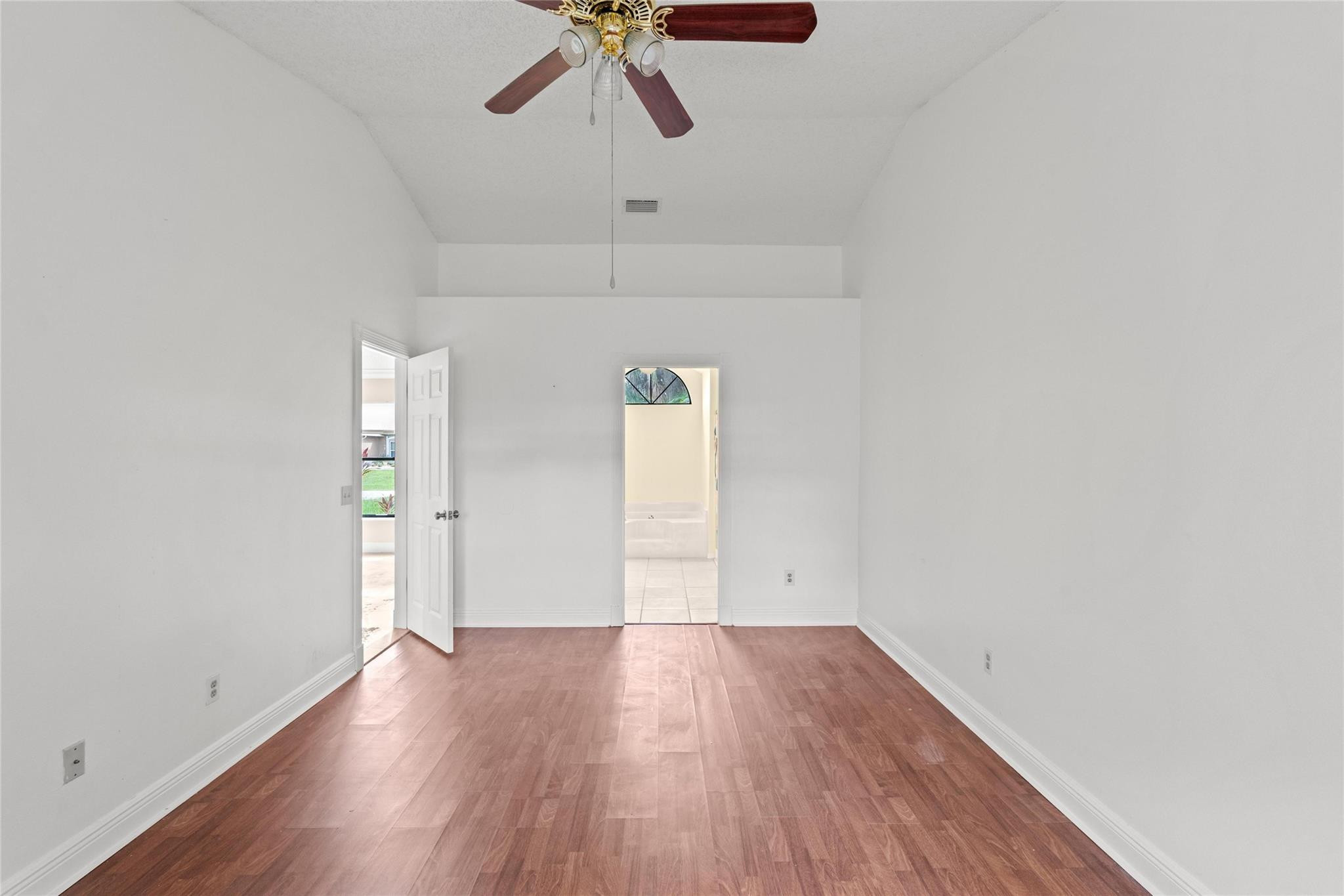 1822 SW Cecelia Ln