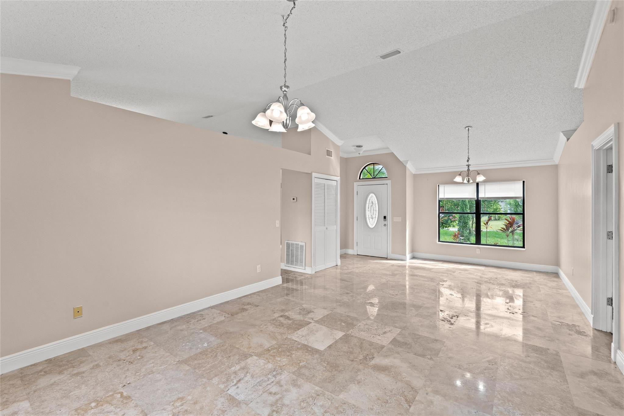 1822 SW Cecelia Ln
