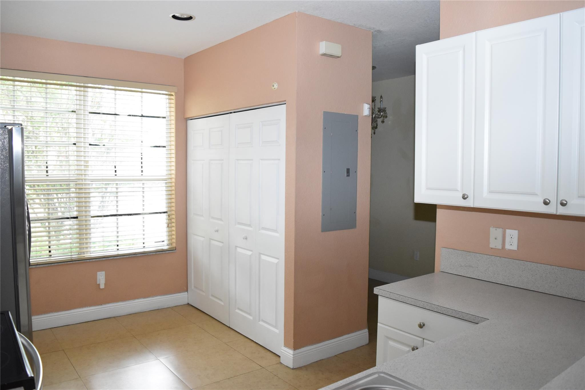 725 NW 42nd Ave