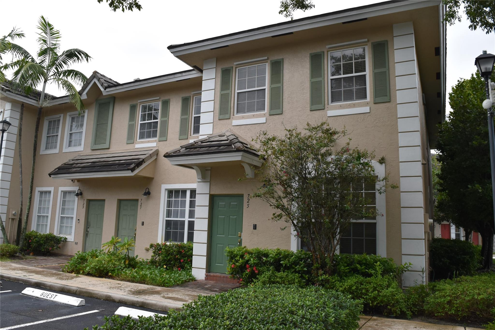 725 NW 42nd Ave