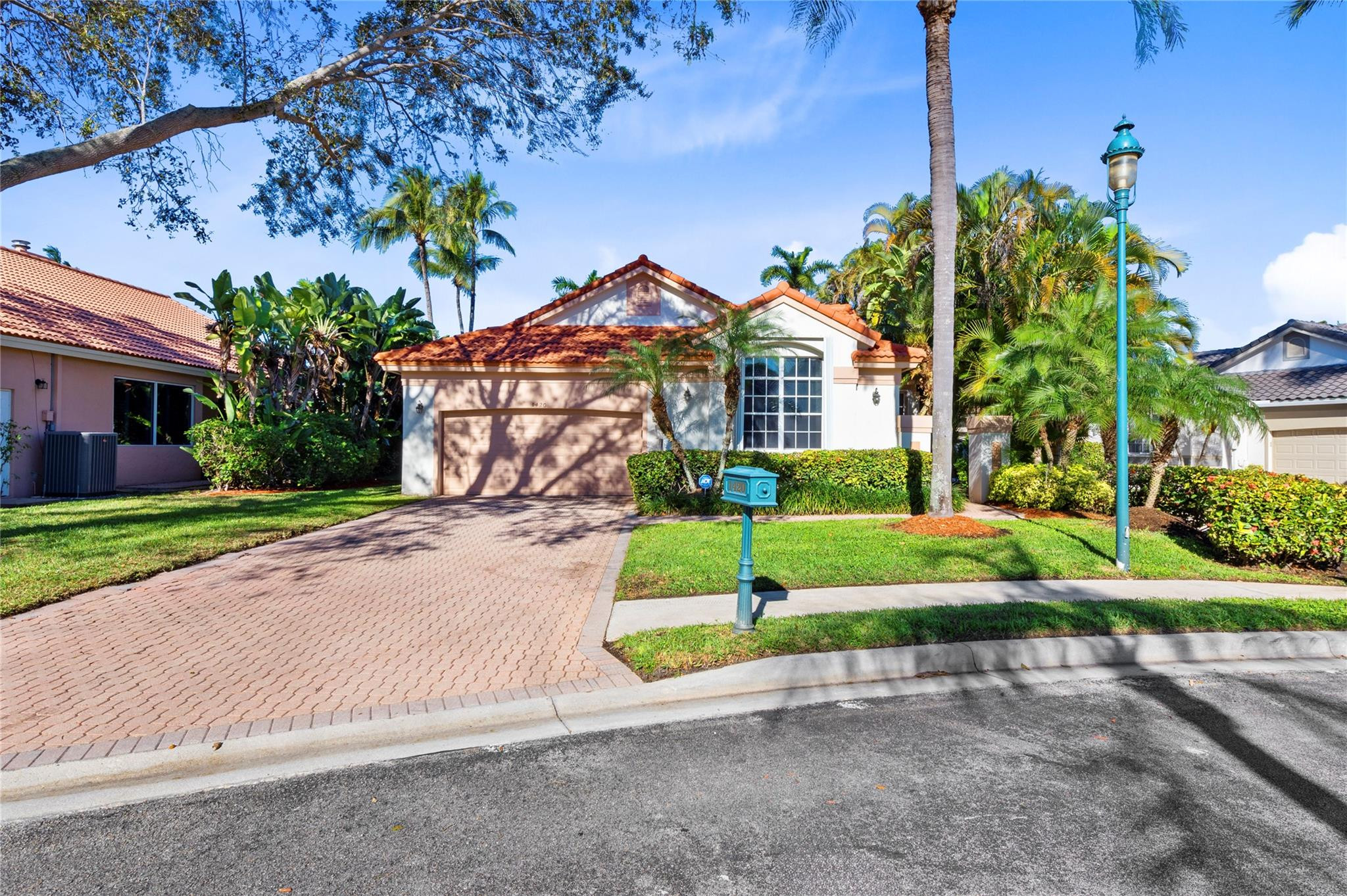 1420 LACOSTA DR