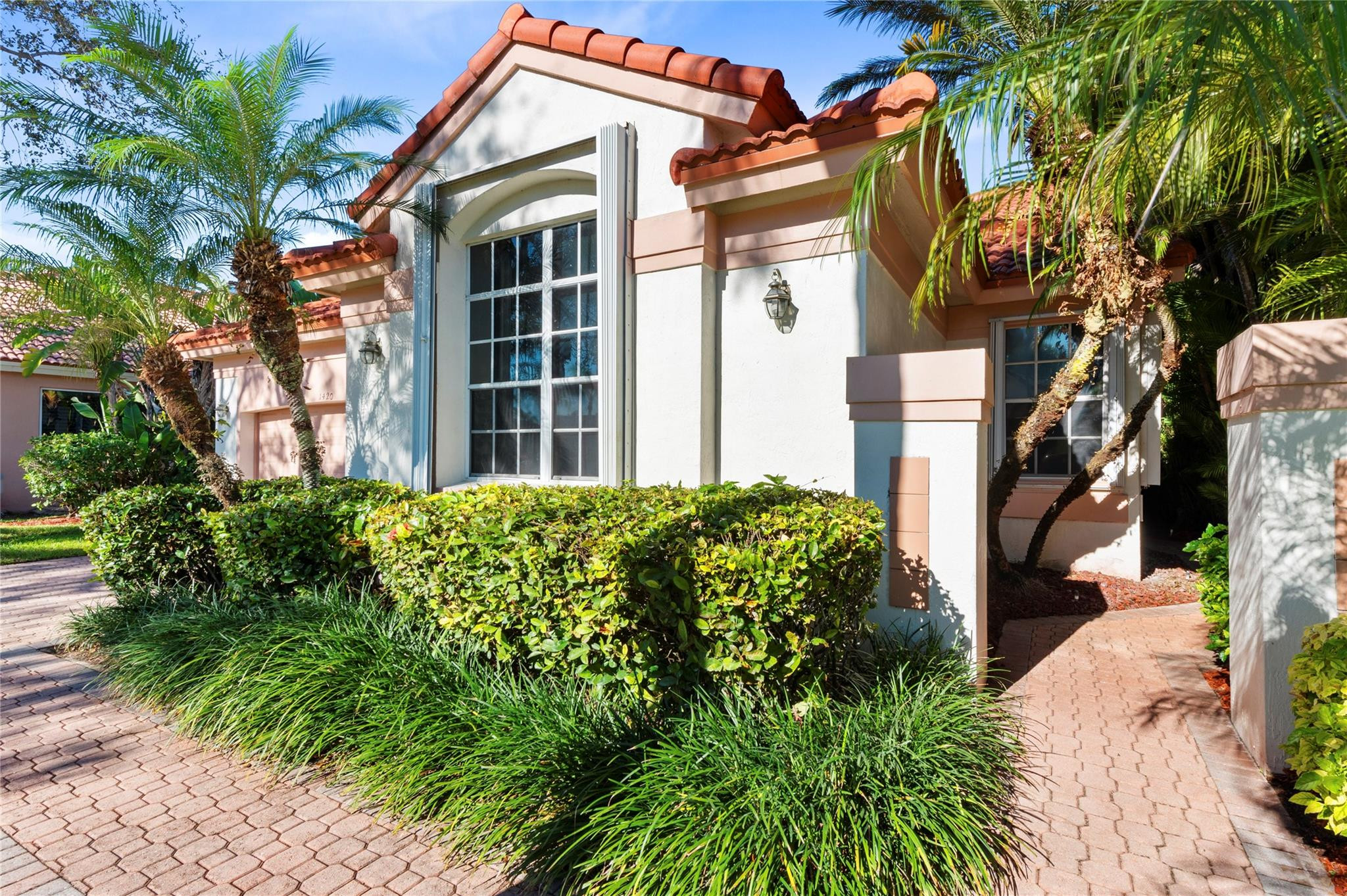 1420 LACOSTA DR