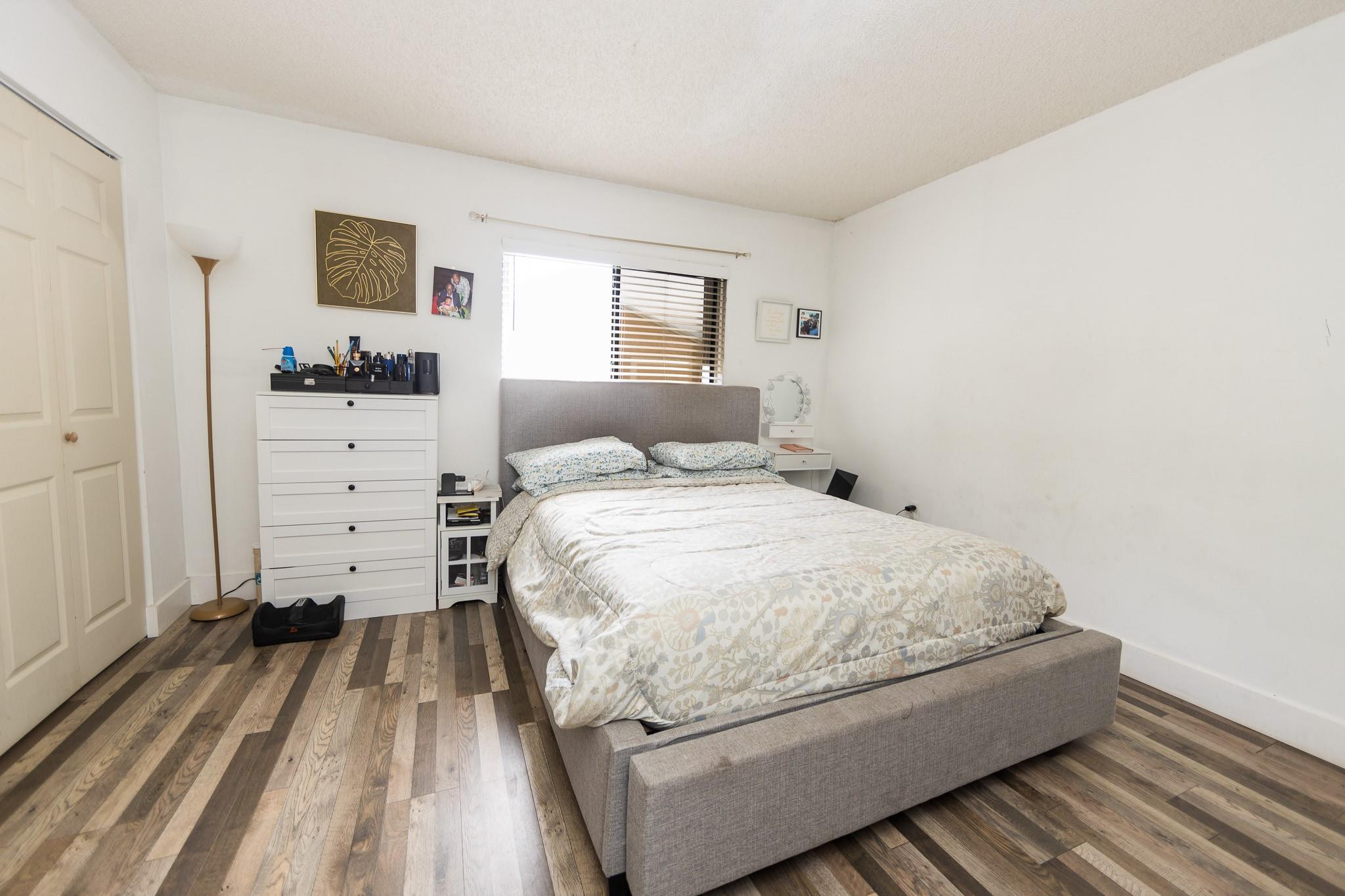 321 E Palm Cir E