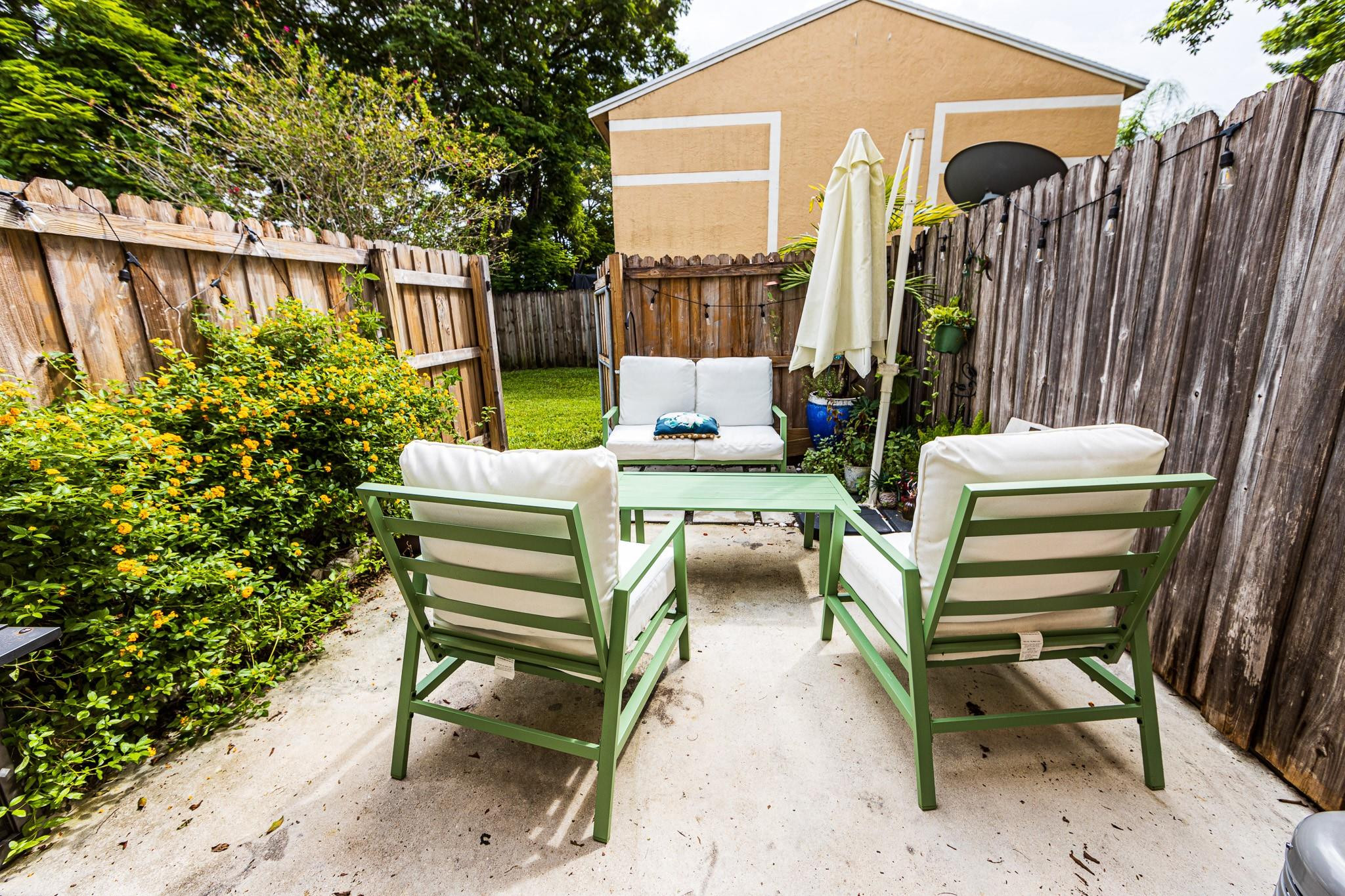 321 E Palm Cir E