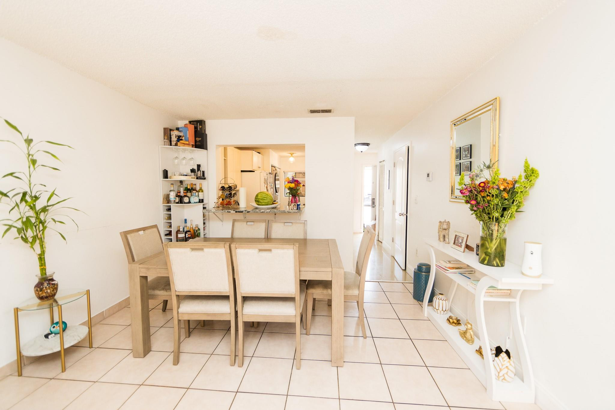321 E Palm Cir E