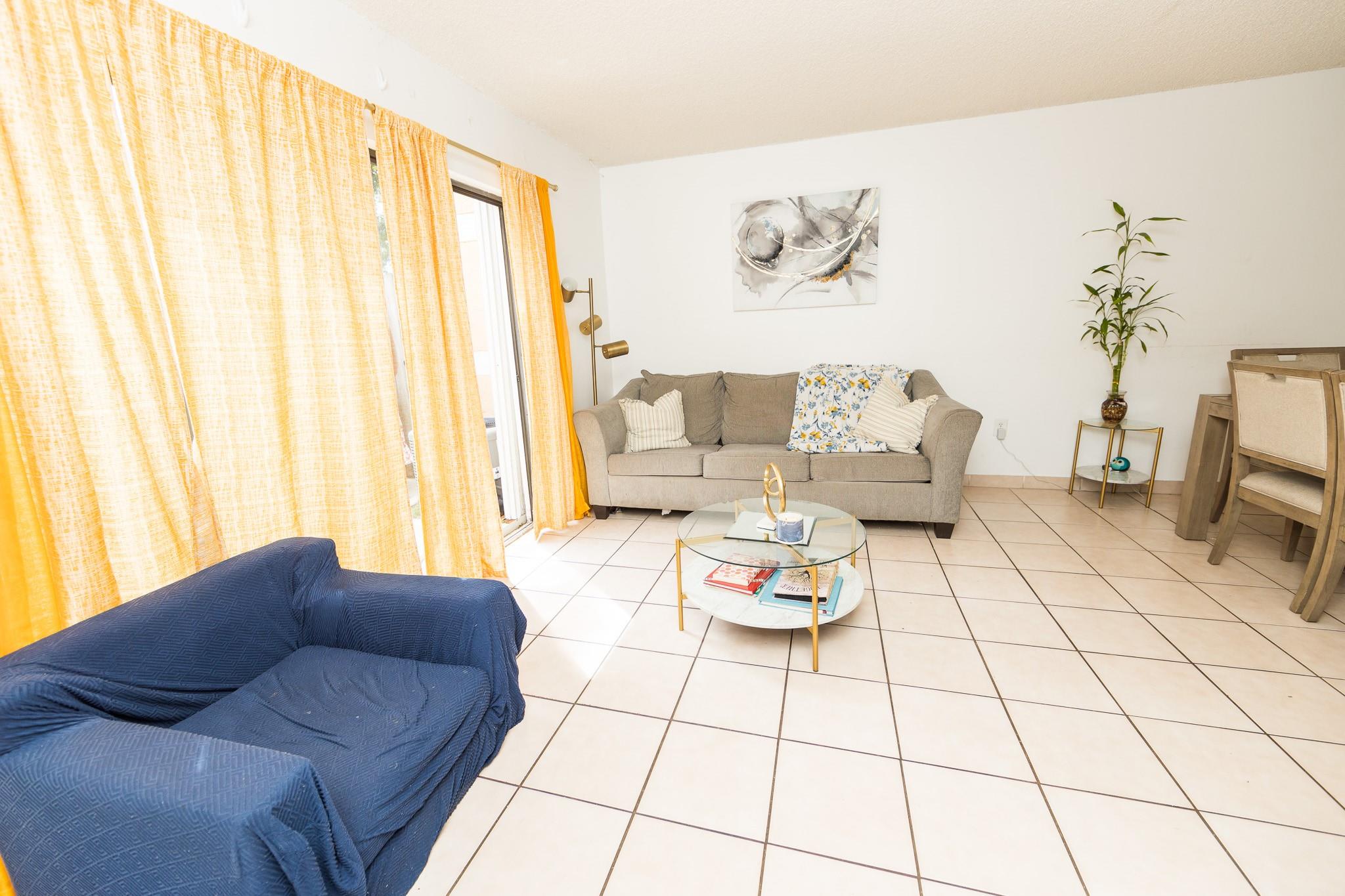 321 E Palm Cir E