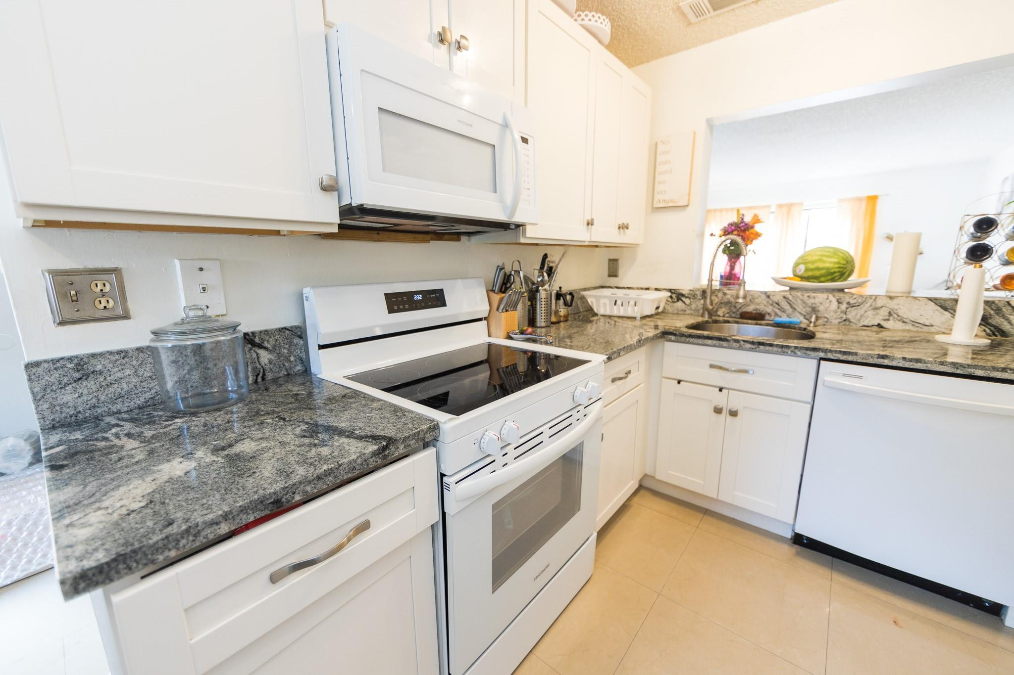 321 E Palm Cir E