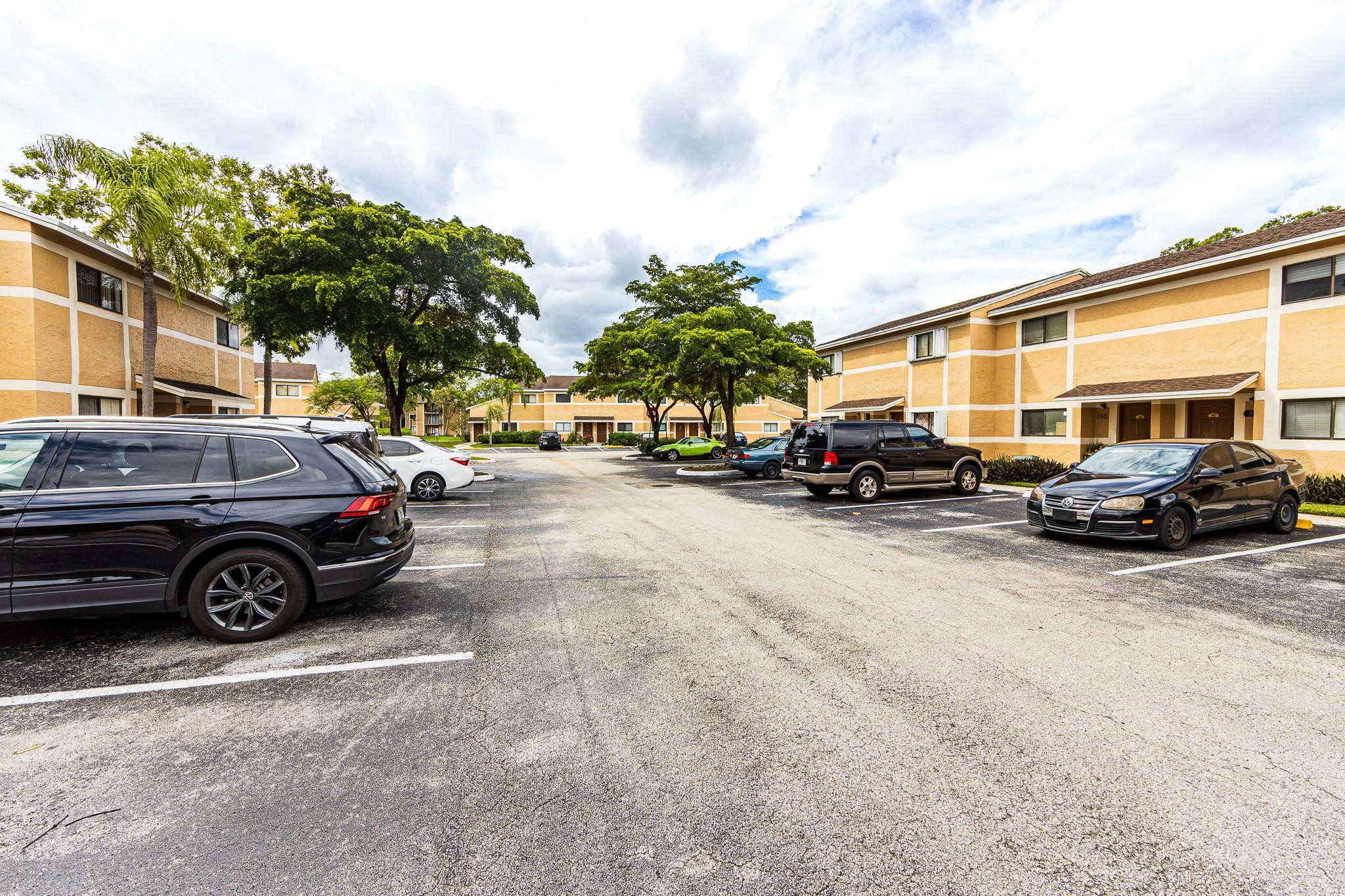 321 E Palm Cir E