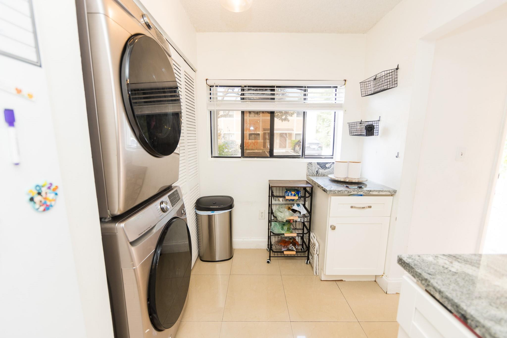 321 E Palm Cir E