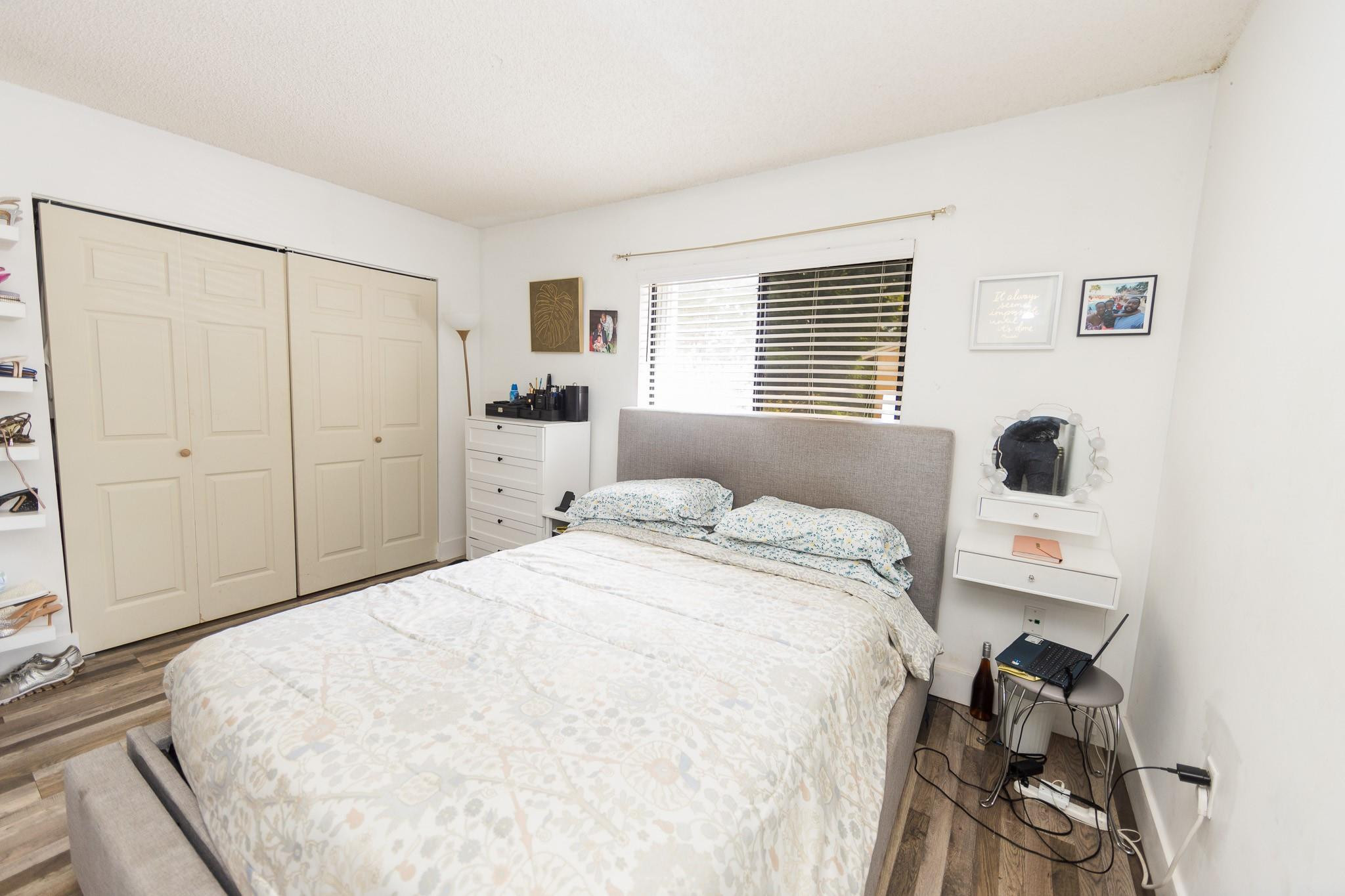 321 E Palm Cir E