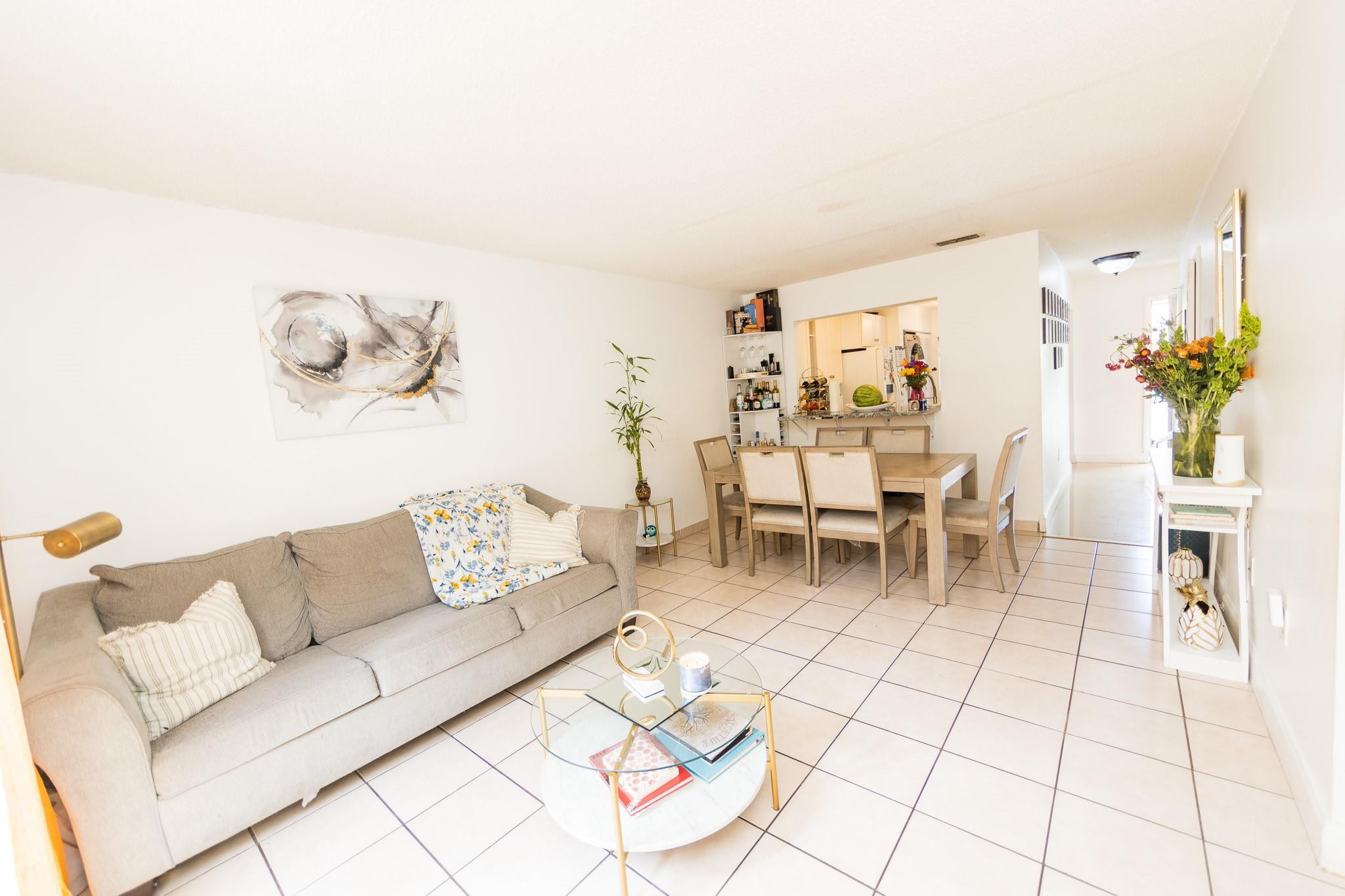 321 E Palm Cir E