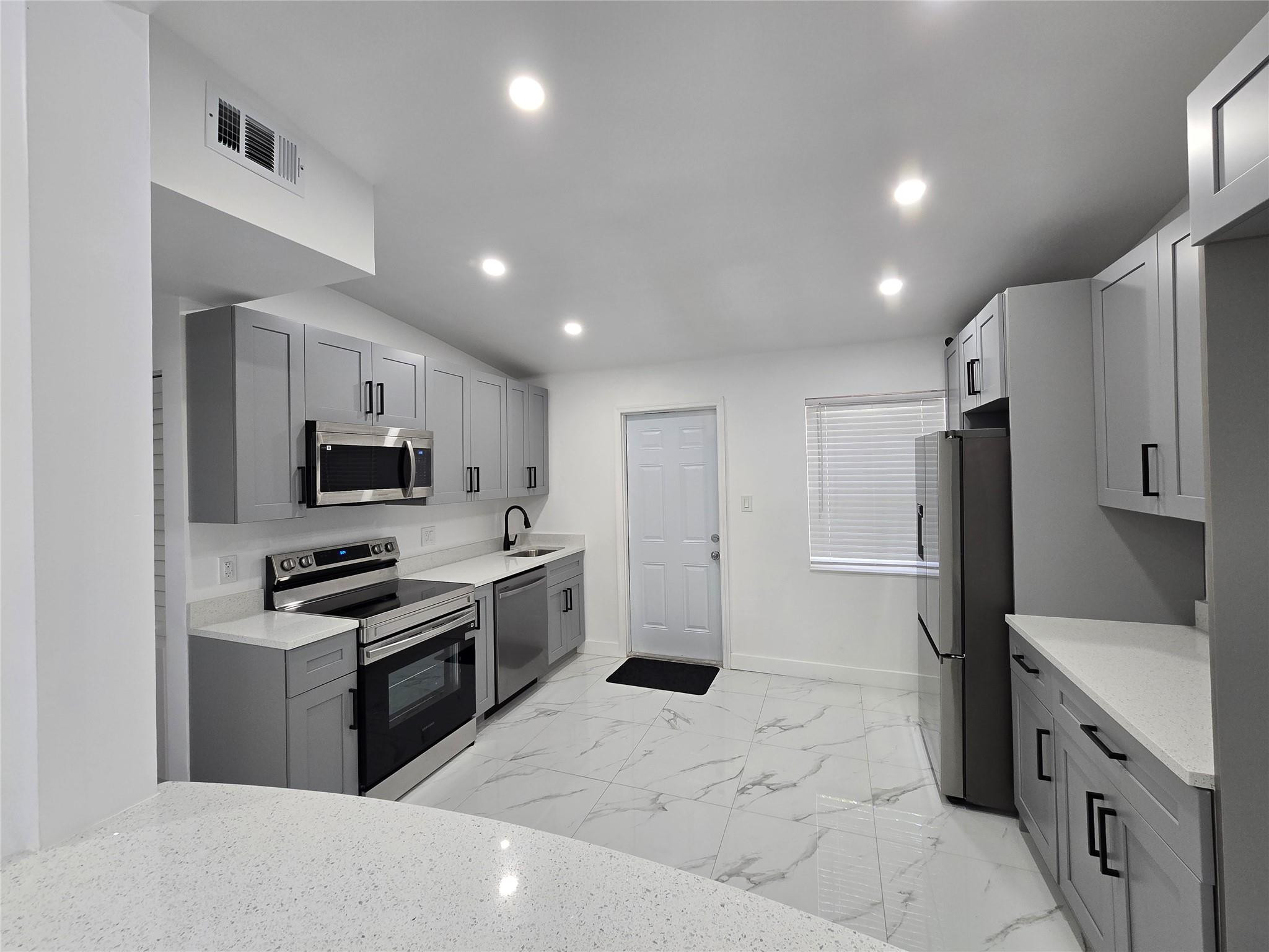1529 NW 5th Ave