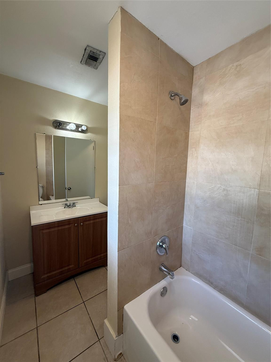 579 NW 41st St B