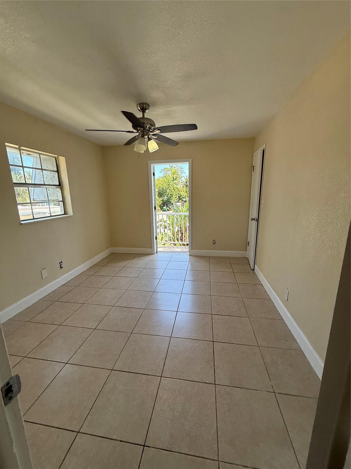 579 NW 41st St B