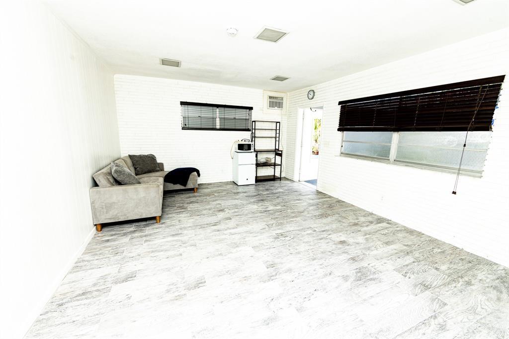 3515 Van Buren St 105A