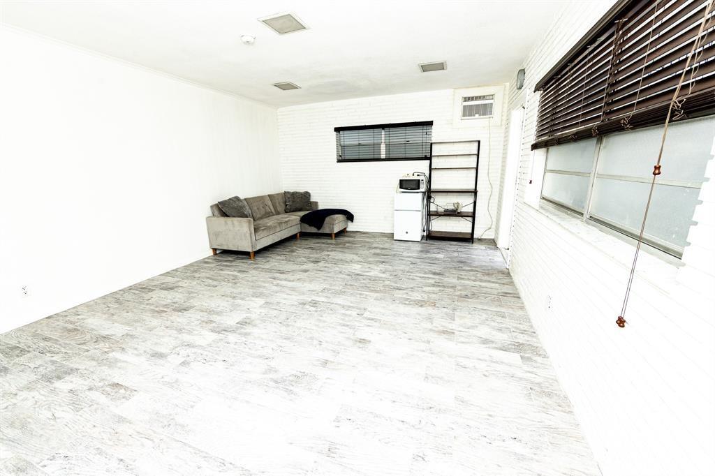 3515 Van Buren St 105A
