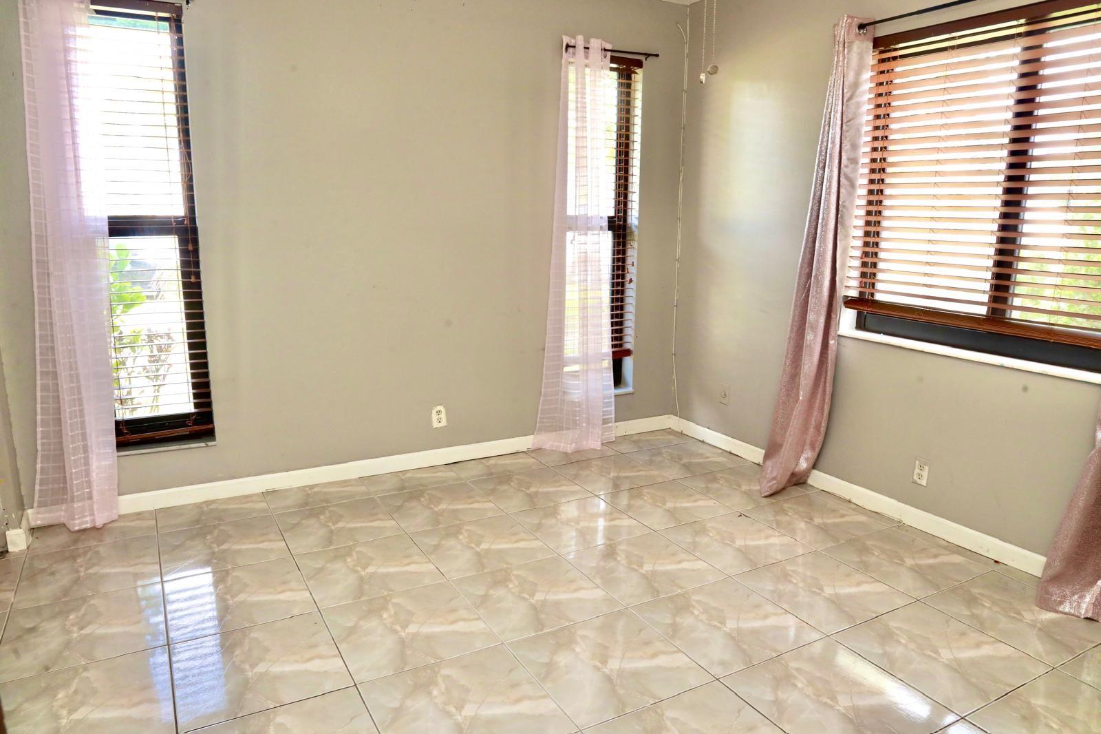 2910 NW 53rd Ter
