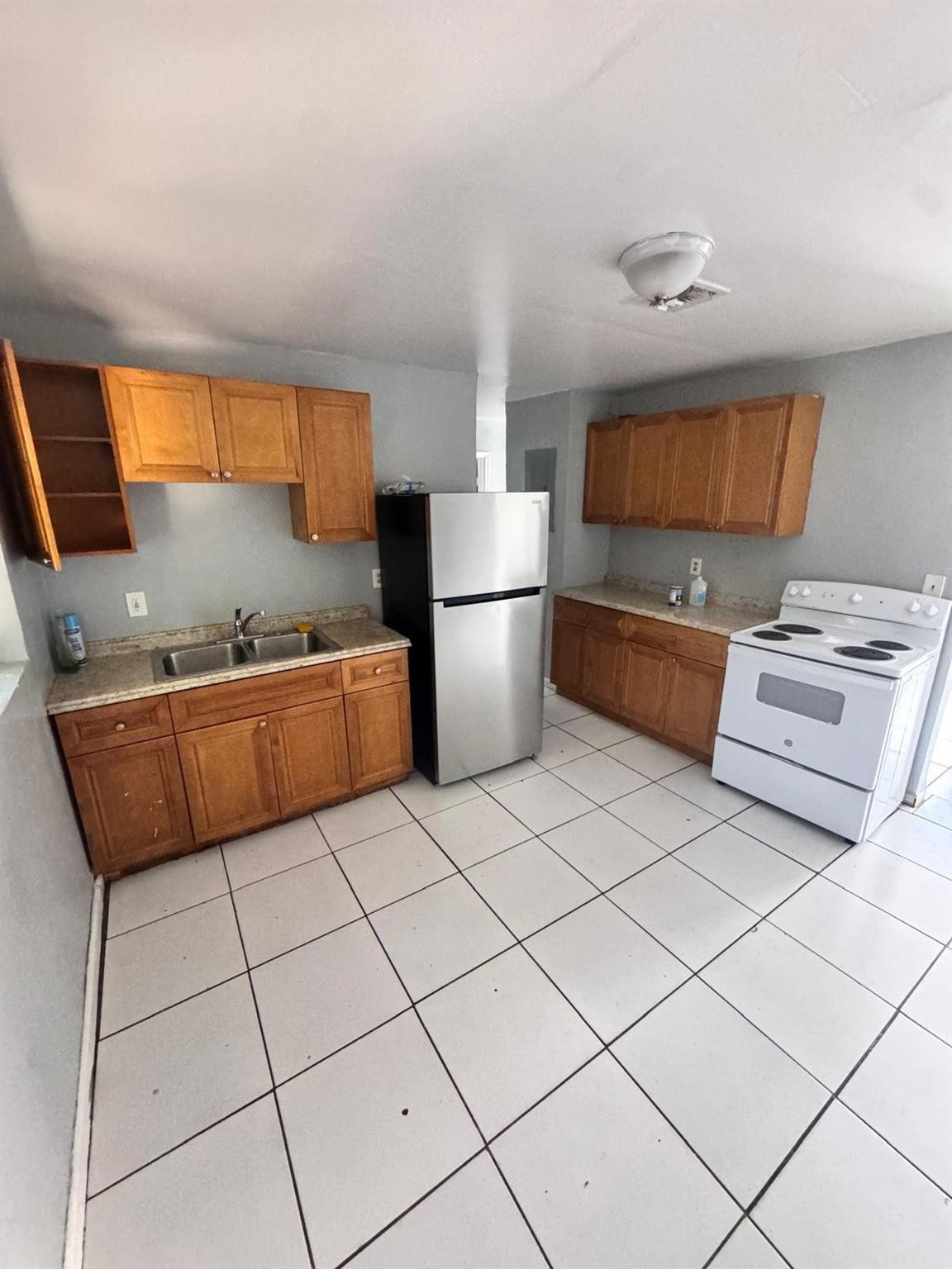1132 NW 5th Ct 1