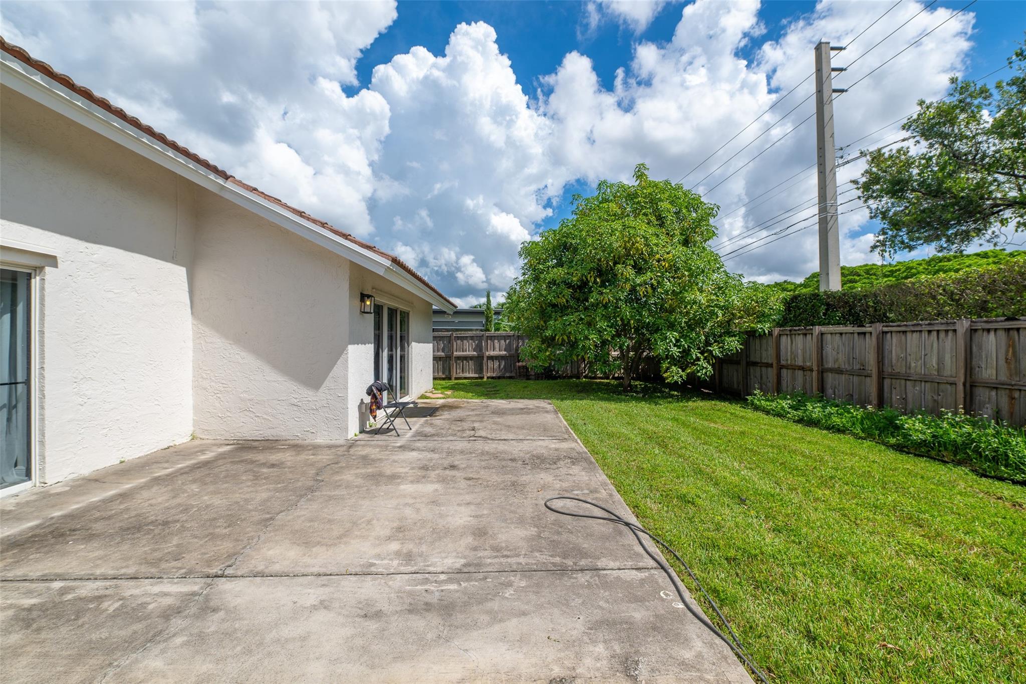 1049 NW 161ST AV