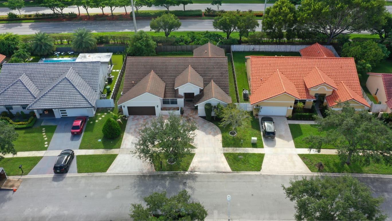 1049 NW 161ST AV
