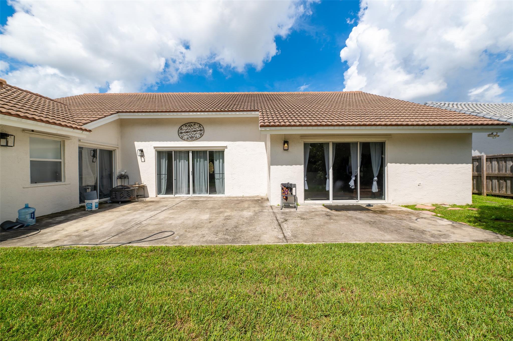 1049 NW 161ST AV