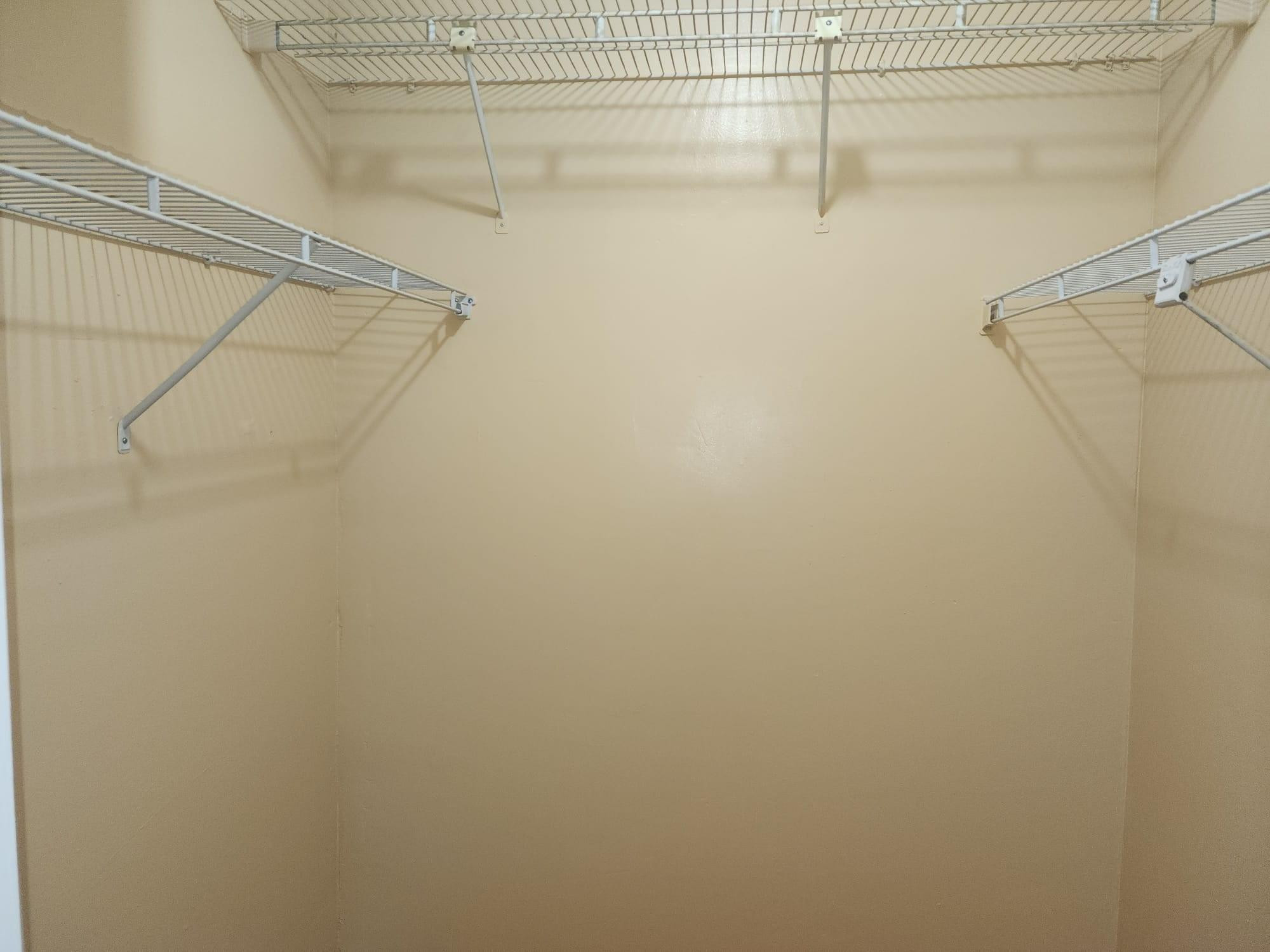 4174 Inverrary Dr 811