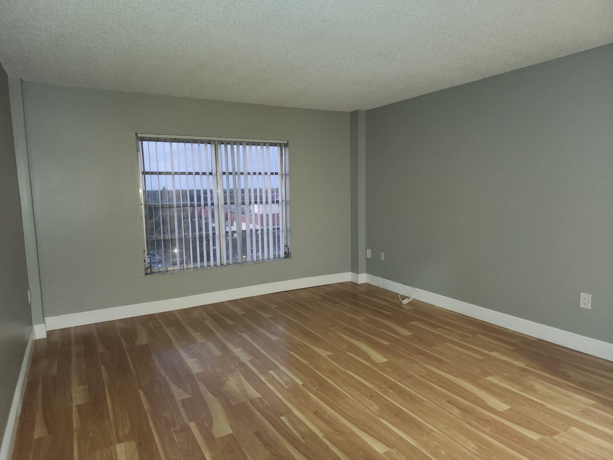 4174 Inverrary Dr 811