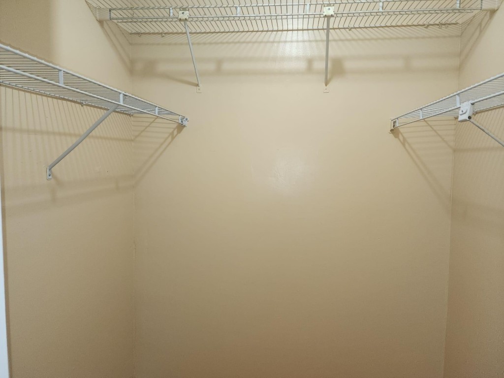 4174 Inverrary Dr 811