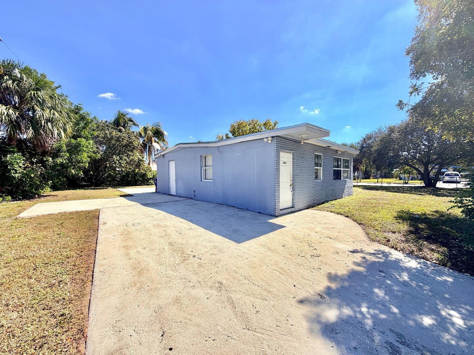 205 NW 33rd Ave