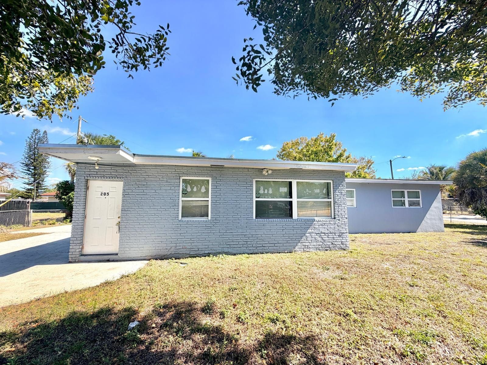 205 NW 33rd Ave