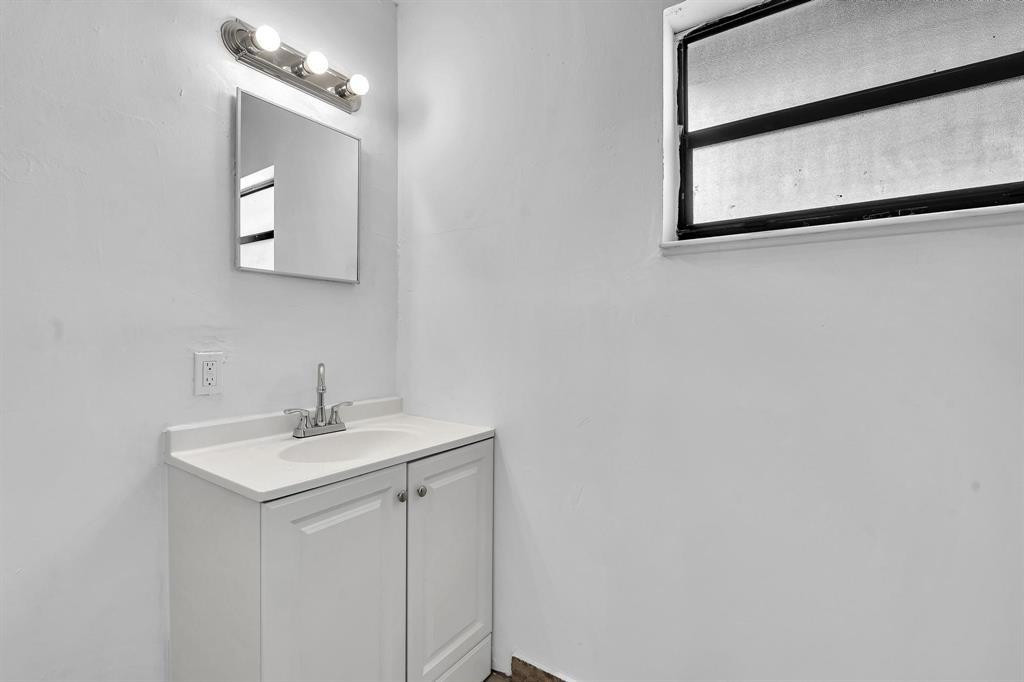 5748 NW 27th Court, Fort Lauderdale