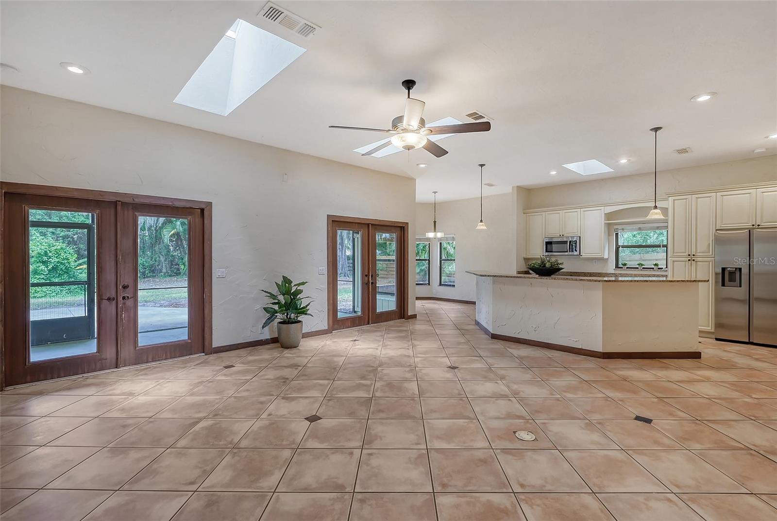 5037 80TH AVENUE PLZ E